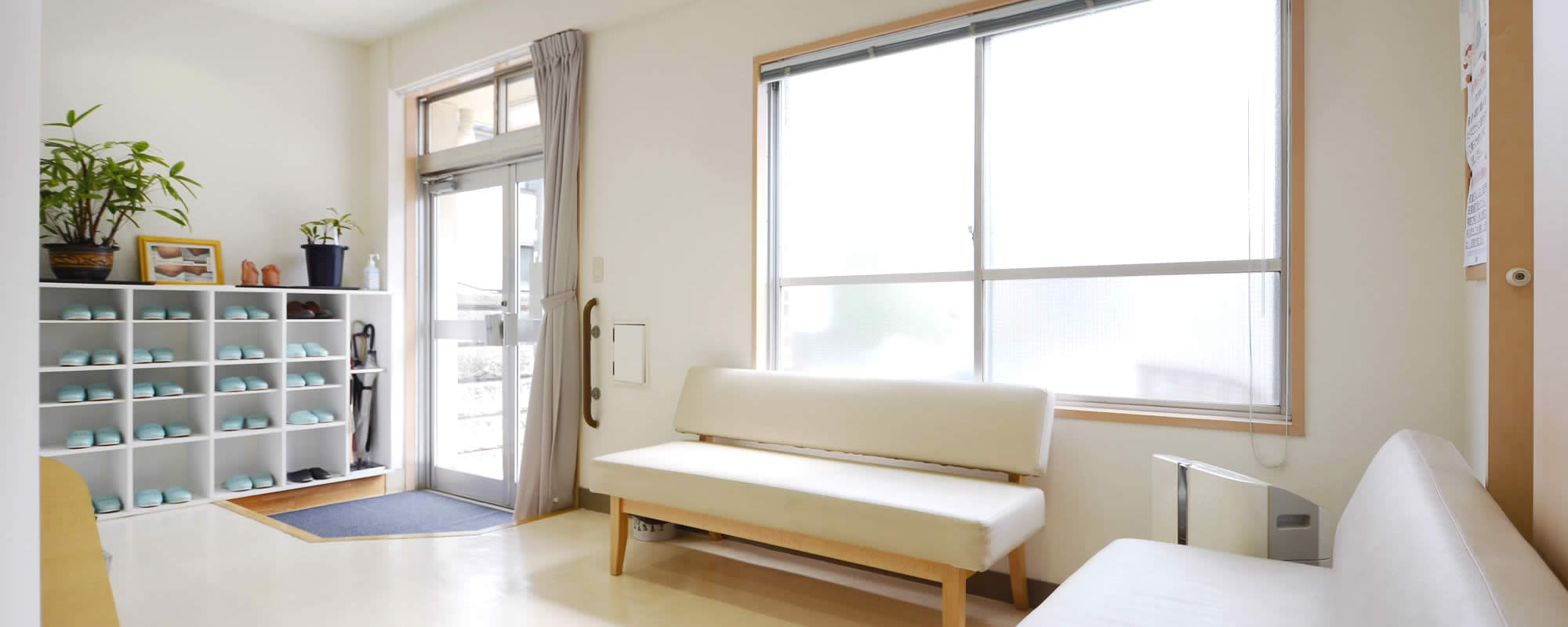 「鼻から胃カメラ」「寝たまま胃カメラ」「寝たまま大腸カメラ」「午後から胃カメラ」など楽に受けられる内視鏡検査を行っています